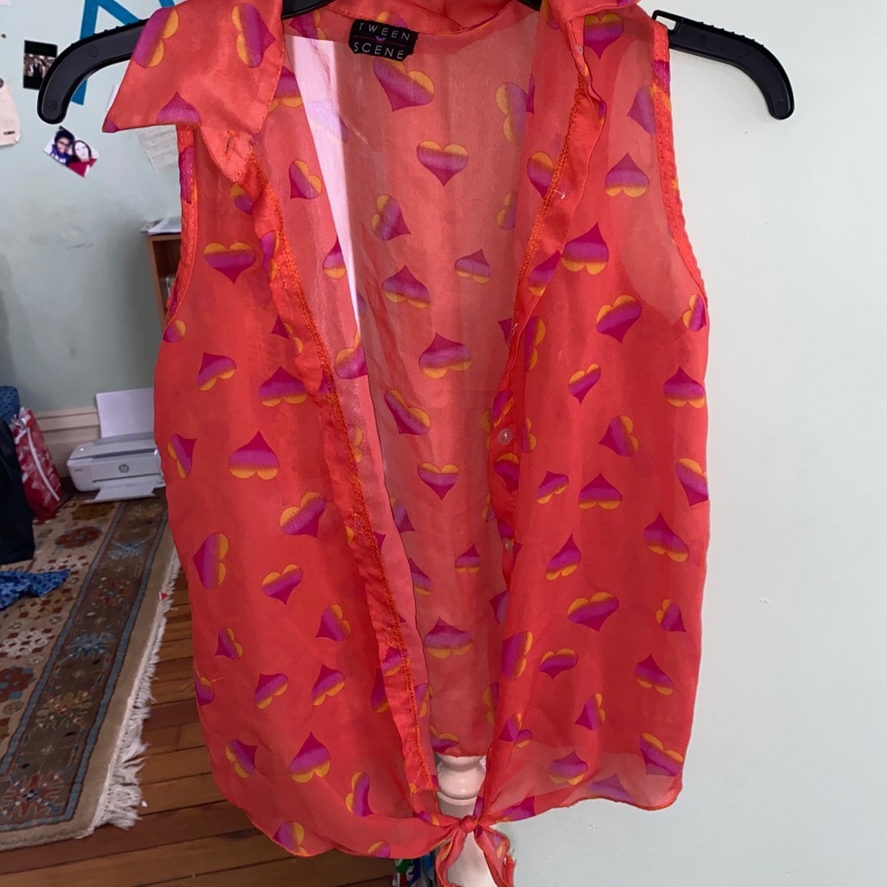 Sleeveless orange heart top
